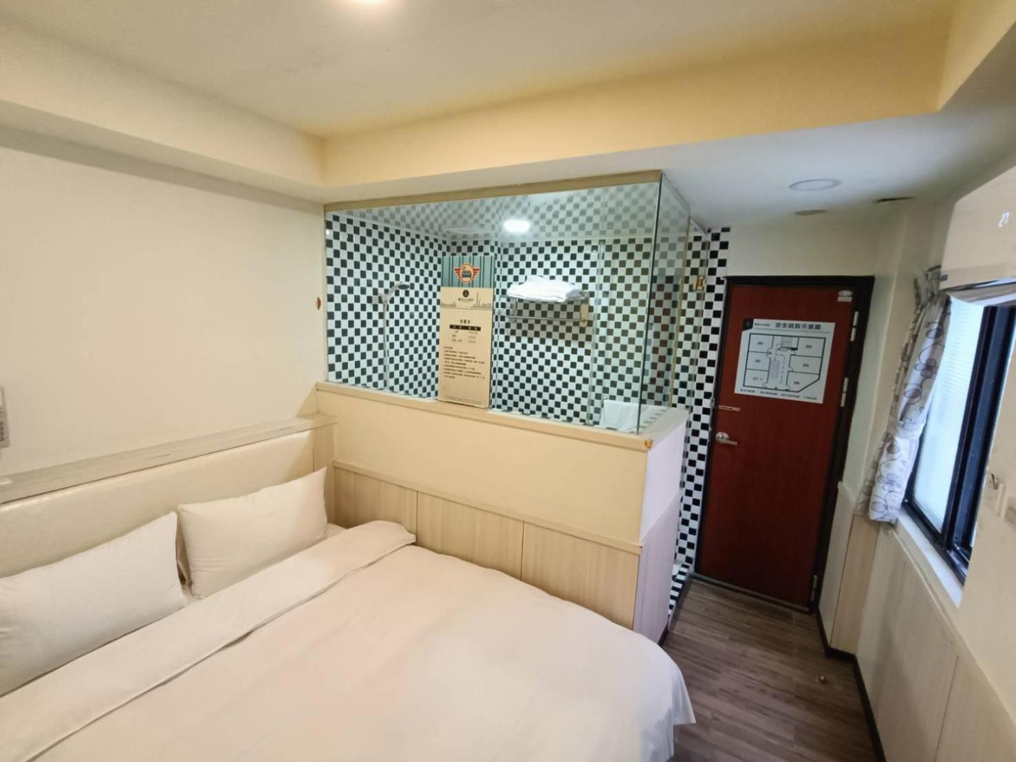 Galaxy Mini Inn Тайбэй Экстерьер фото