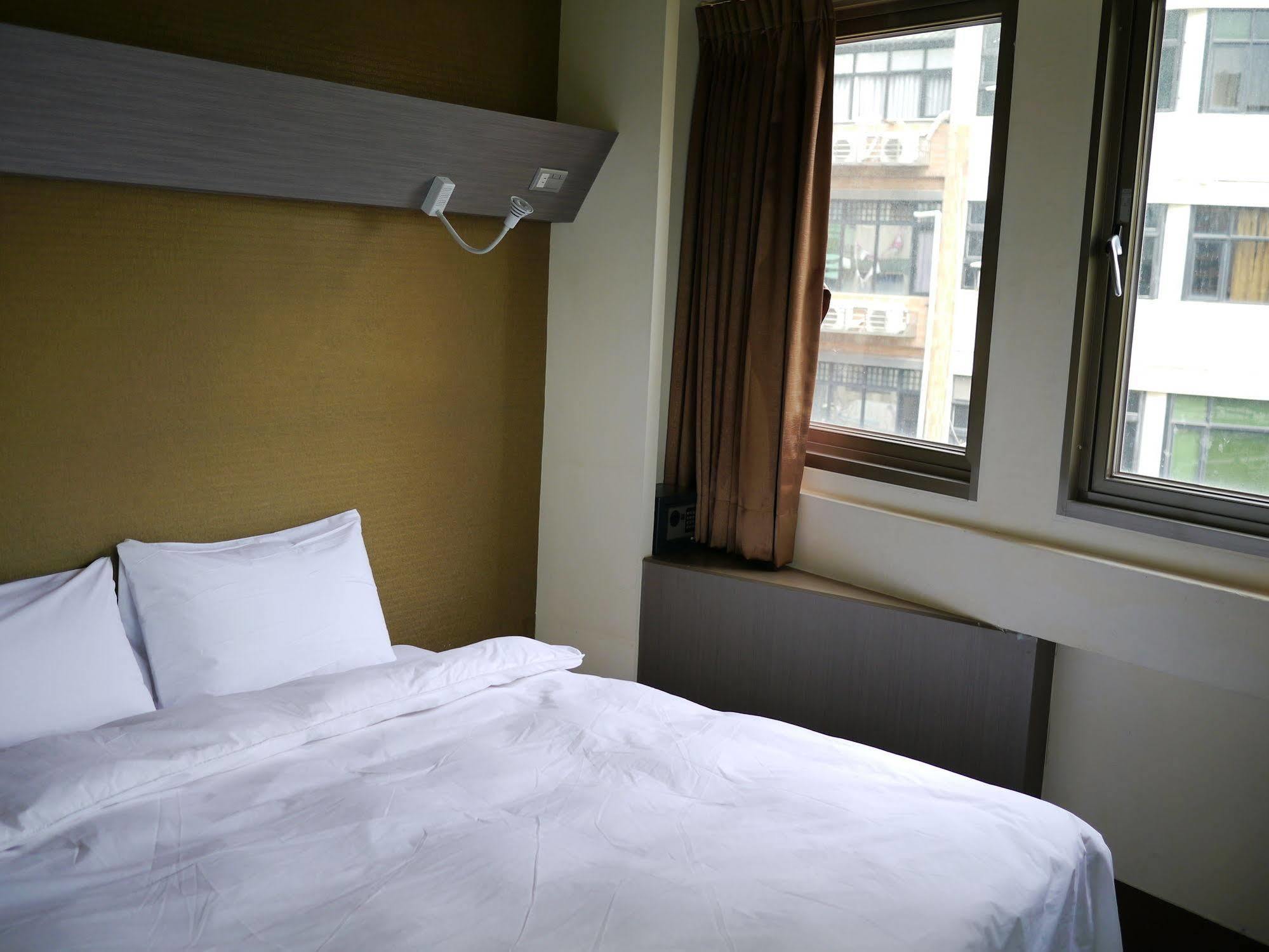 Galaxy Mini Inn Тайбэй Экстерьер фото