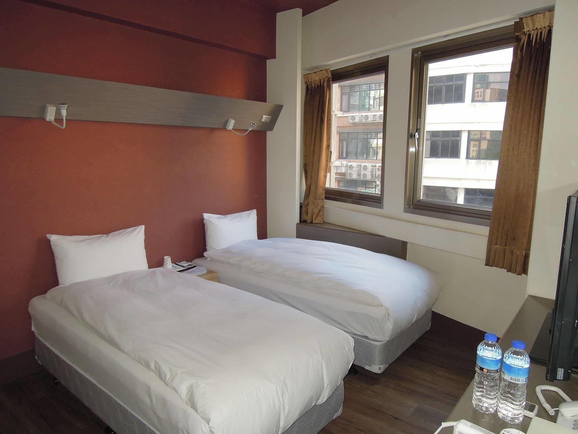 Galaxy Mini Inn Тайбэй Экстерьер фото